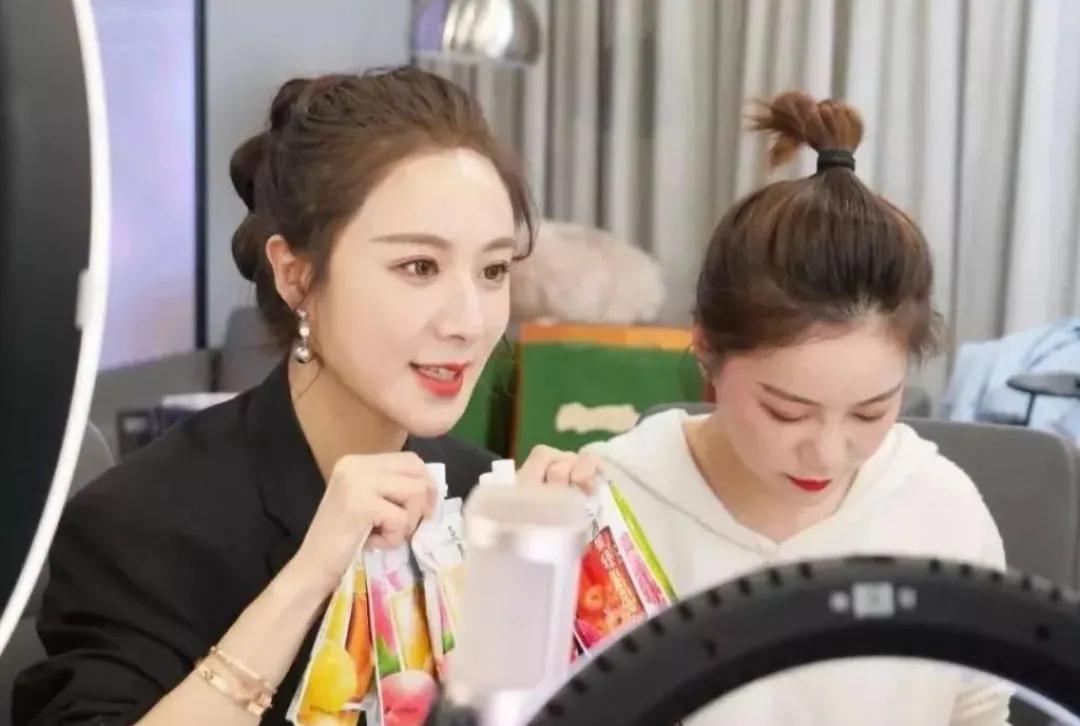 赚钱的明星_为什么明星这么赚钱_赚钱明星倒贴小说