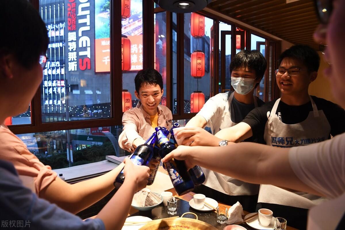 什么火锅赚钱-湖南夫妻开火锅店，利用“人的赌性”，一年盈利184万，套路真牛-优创圈