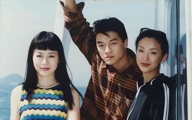王菲做生意_王菲的钱谁打理_王菲靠什么赚钱