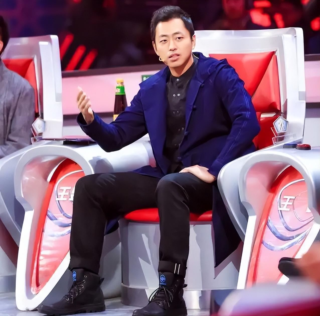 水哥靠什么赚钱_靠哥一晚上赚多少钱_哥挣钱不就是给你花的吗