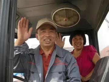 图片[2]-农机合作社靠什么赚钱-拉风！开84万元的拖拉机跨区收割-优创圈