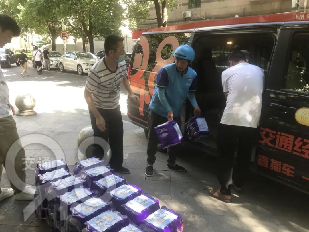 图片[2]-面包车干什么赚钱-浙A918BL黑色面包车，你“火”了！-优创圈