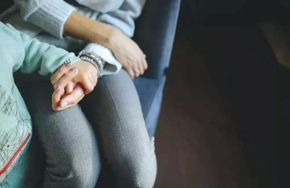 女人开什么店赚钱快-一个中年女人创业失败后：熬过人生的至暗时段，陪你走过的只能是……-优创圈