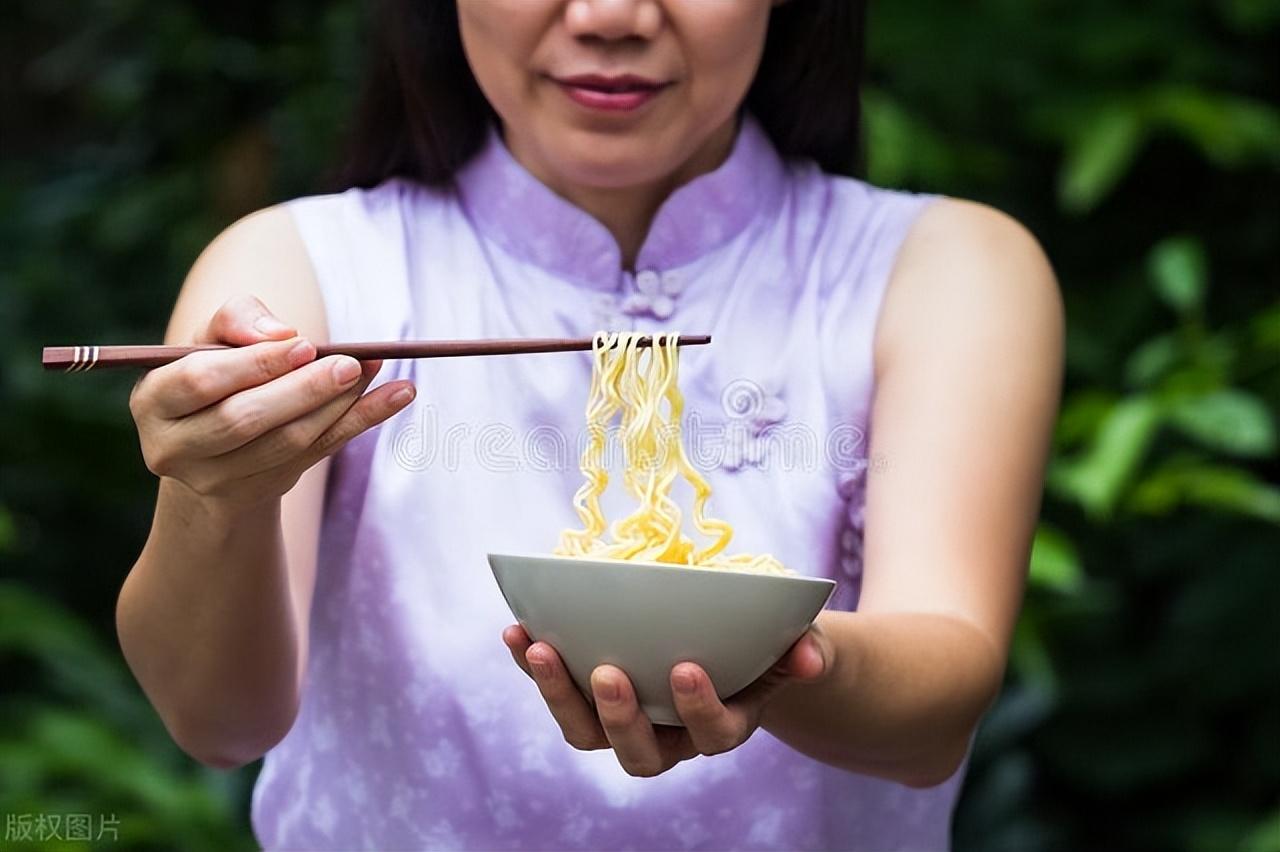 开什么面馆最赚钱-甘肃老哥创业开拉面馆，一个月进账19万，小生意也能赚大钱！-优创圈