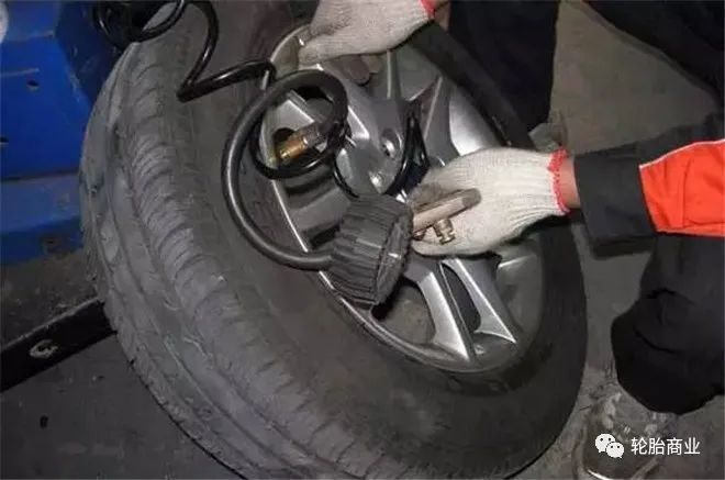轮胎店靠什么赚钱_轮胎赚钱靠店铺赚钱吗_做轮胎生意怎么样