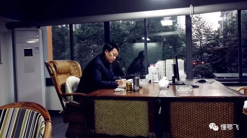 黑金团队靠什么赚钱_黑金赚钱吗_黑金团队赚钱网是真的吗