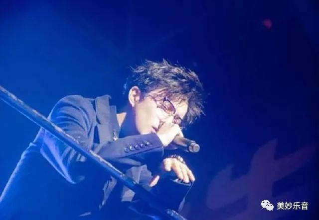歌手赚钱的模式_歌手赚钱靠网络挣钱吗_网络歌手靠什么赚钱