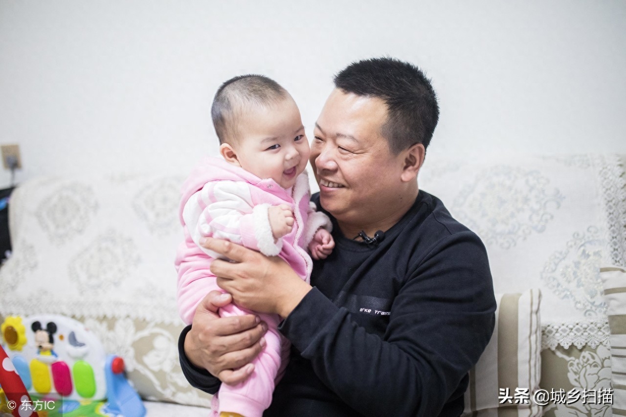 白天做什么赚钱-白天带孩子晚上挣票子，陕西男子生活挣钱两不误，月收入2万多元-优创圈