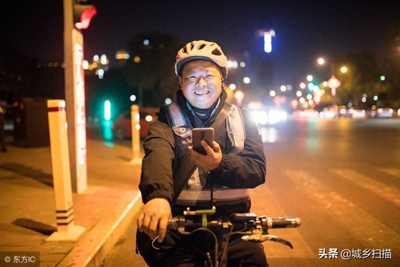 白天带孩子晚上挣票子，陕西男子生活挣钱两不误，月收入2万多元
