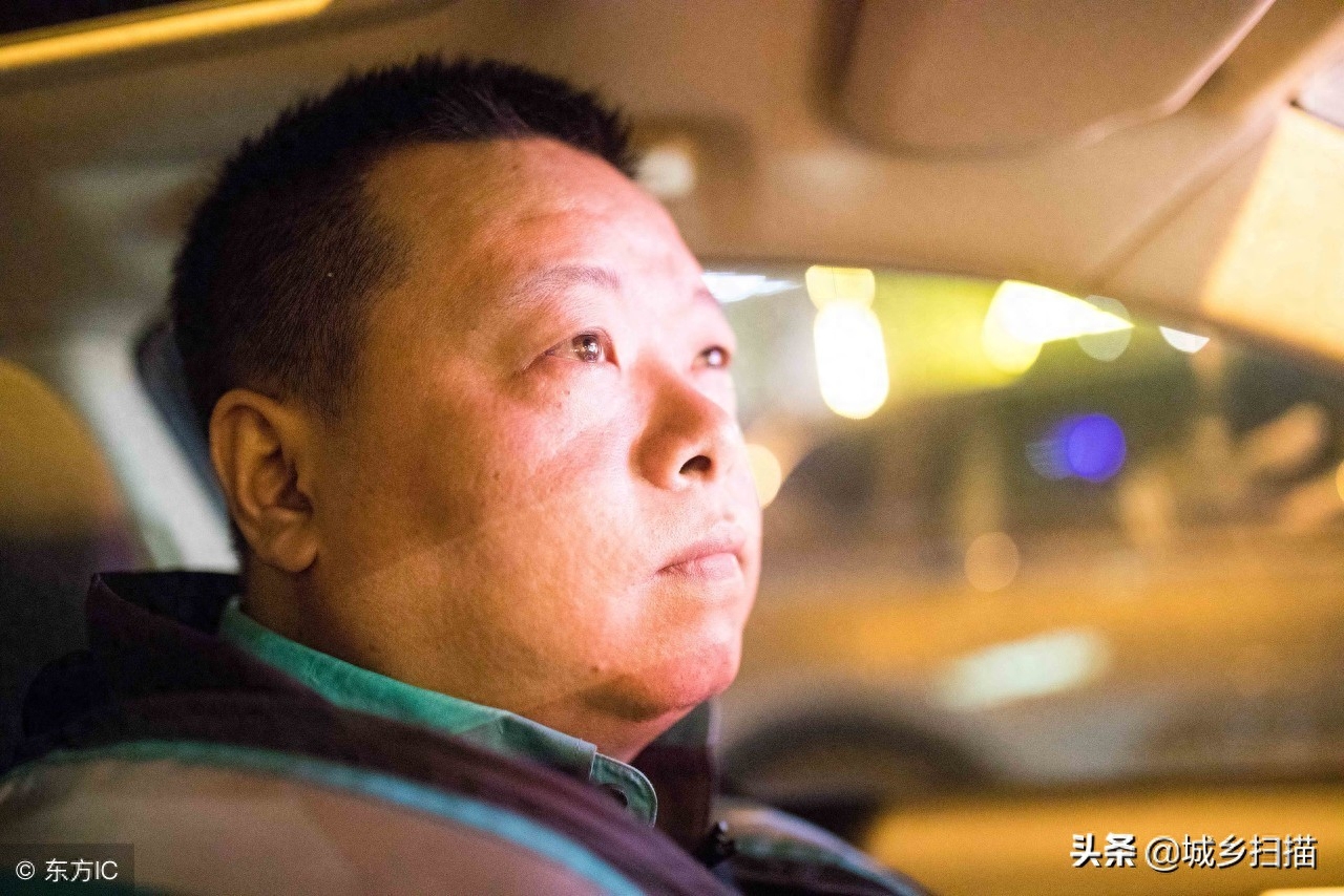 白天带孩子晚上挣票子，陕西男子生活挣钱两不误，月收入2万多元