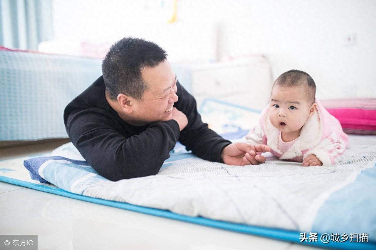 白天带孩子晚上挣票子，陕西男子生活挣钱两不误，月收入2万多元