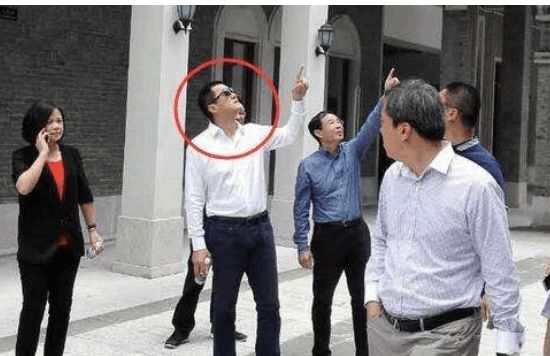 黄晓明怎么发财的_黄晓明靠什么赚钱_黄晓明赚了多少钱
