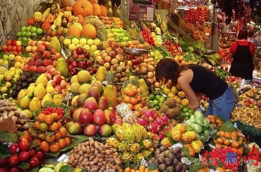 水果超市靠什么赚钱-水果店不靠卖水果赚钱？这个模式让你月入百万！-优创圈