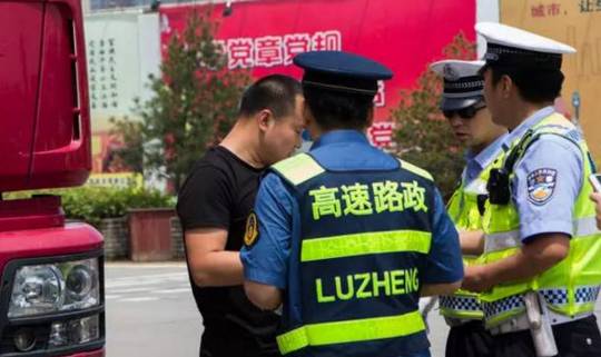 货车赚钱卖拉小车挣钱吗_小货车拉什么卖赚钱_货车拉什么卖赚钱