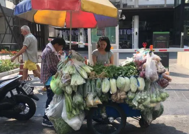 小区赚钱卖里面的东西_小区里面卖什么赚钱_小区卖啥挣钱