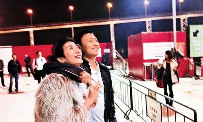 赚钱买花戴 什么意思_自己赚钱买花戴的说说_戴花钱好吗