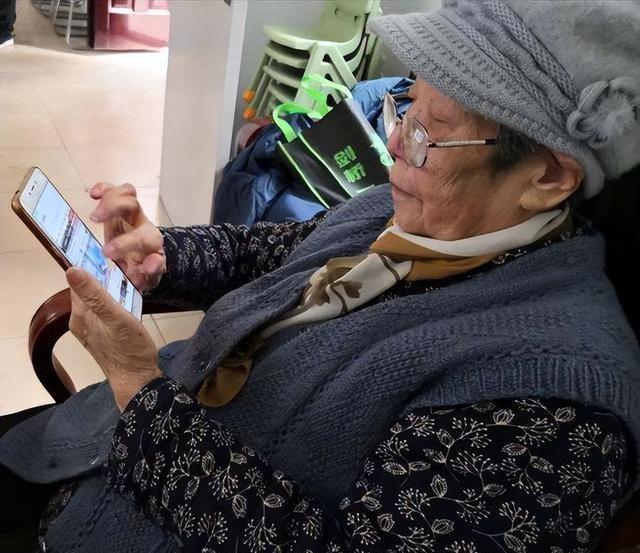 什么直播平台可以赚钱_直播赚钱平台可以提现吗_直播平台真的可以盈利吗