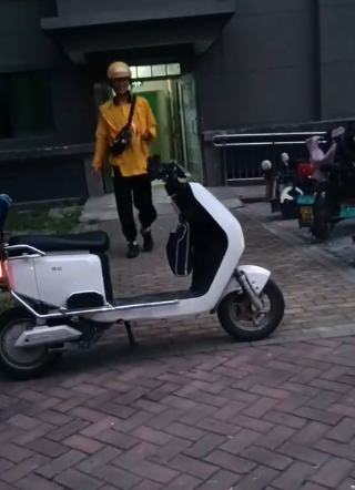 图片[2]-暑假卖什么最赚钱-【992 | 励志】男孩暑假送外卖赚了1.7万余元！“学费生活费都有了”-优创圈