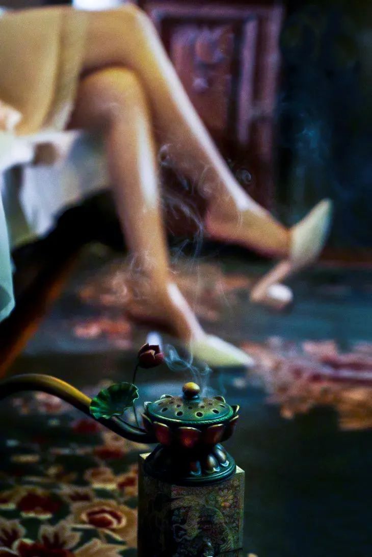 葛薇龙靠什么赚钱-《第一炉香》：在清醒中堕落-优创圈