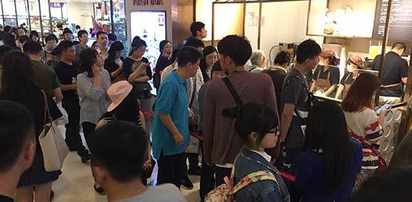 在上海做什么工作赚钱-我在上海应聘“排队托”，9小时赚了140元：真实还原“网红店”排队套路→-优创圈