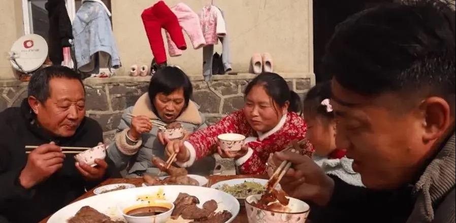 为什么直播吃饭能赚钱_做直播吃饭时怎么赚钱的_能直播吃饭赚钱吗