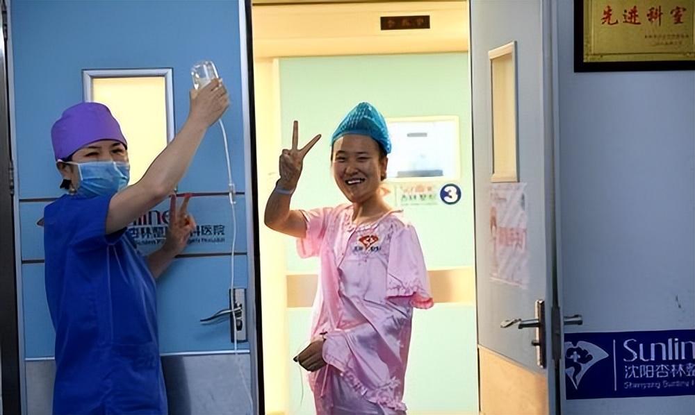 脸歪照相下巴特别歪_歪脸网靠什么赚钱_拍照时脸歪是真歪还是