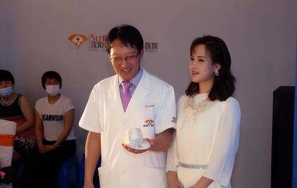脸歪照相下巴特别歪_歪脸网靠什么赚钱_拍照时脸歪是真歪还是