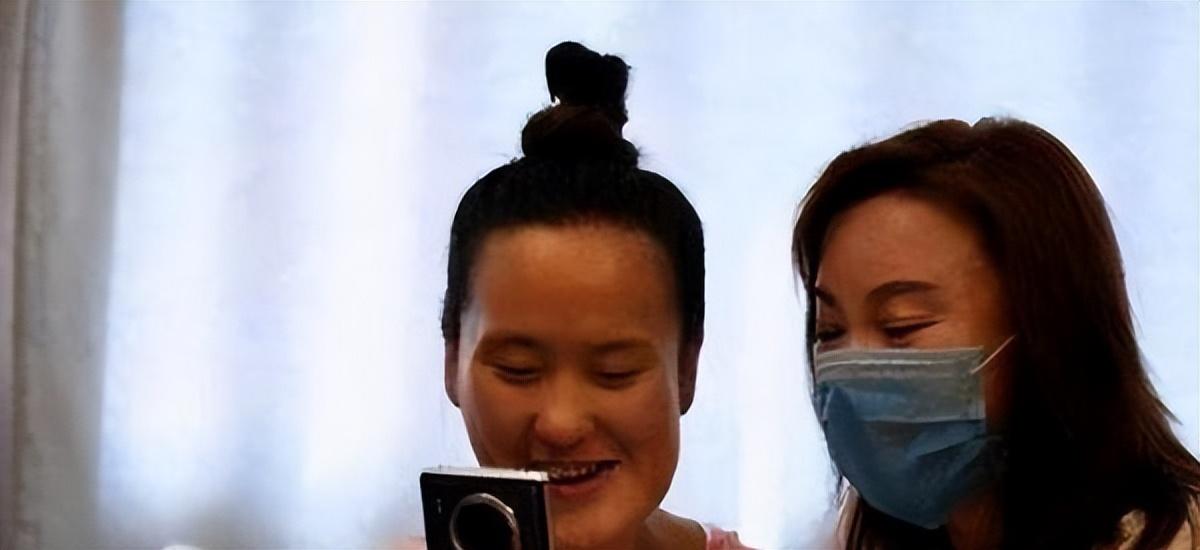 脸歪照相下巴特别歪_歪脸网靠什么赚钱_拍照时脸歪是真歪还是