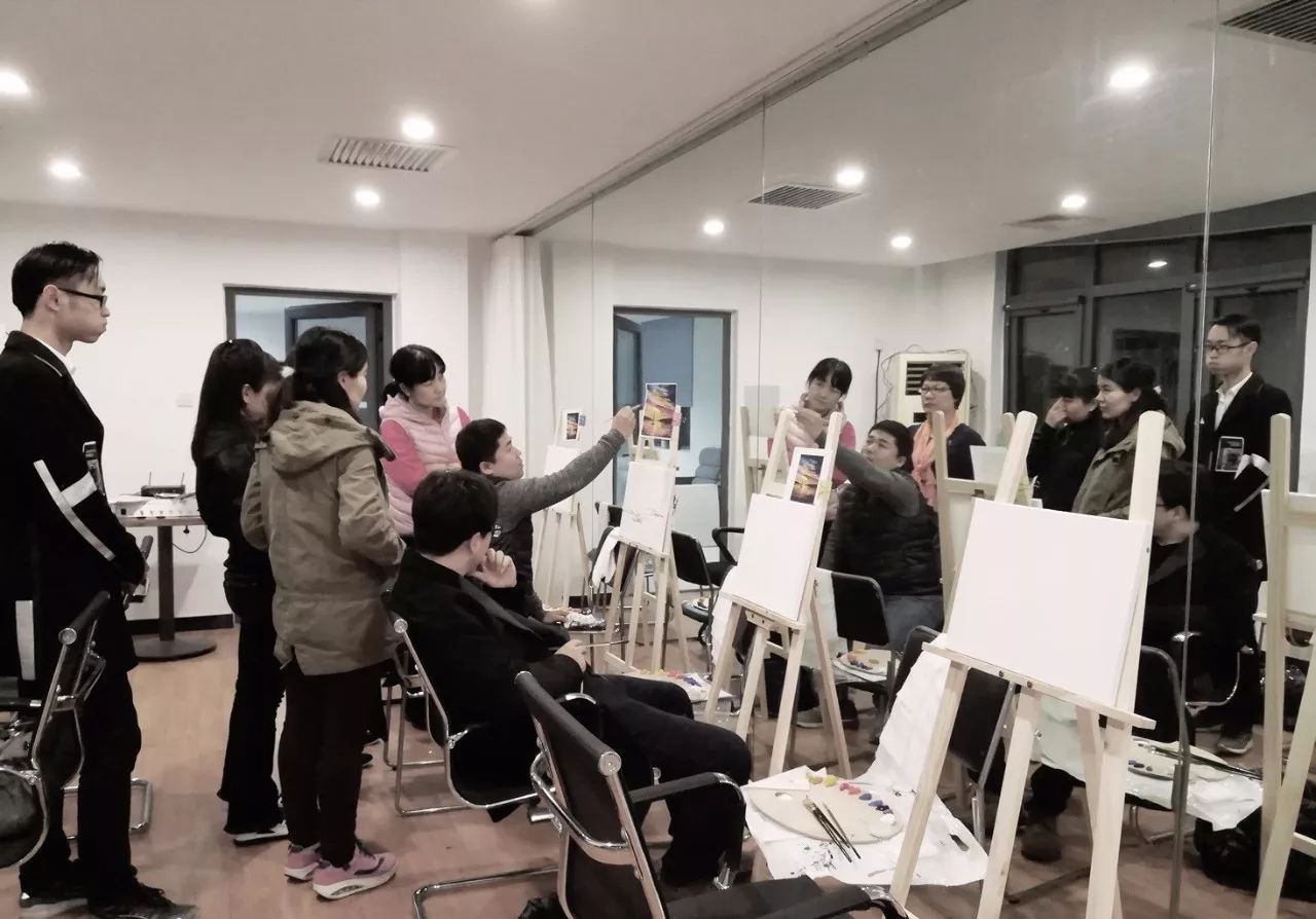 独立策展人靠什么赚钱_独立策展人收入_策展人如何赚钱