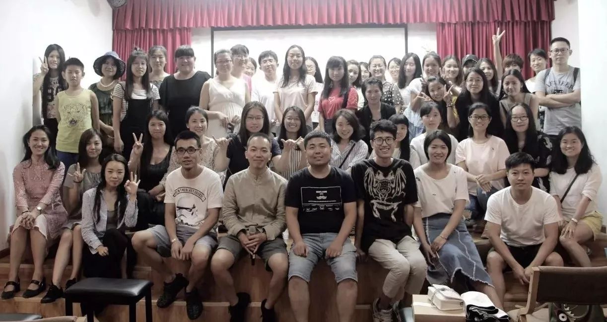 策展人如何赚钱_独立策展人靠什么赚钱_独立策展人收入