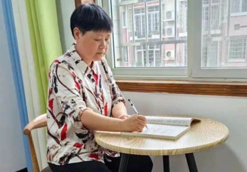 学校门口做什么好赚钱_学校门口赚钱项目_大学校门口什么最赚钱