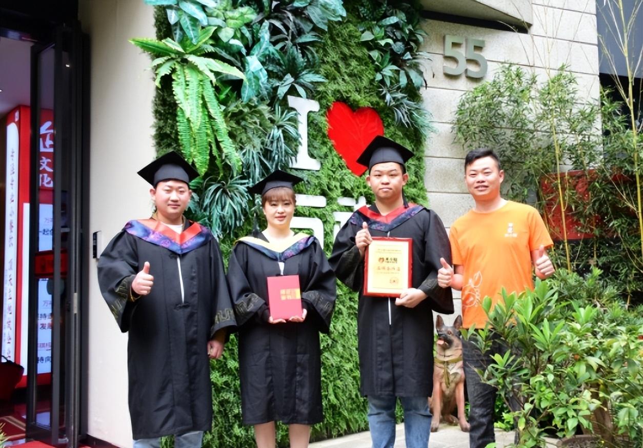加盟赚钱行业前景_加盟什么行业最赚钱_加盟赚钱行业怎么样