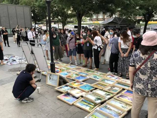 职业画家靠什么赚钱_画家赚的钱多不多_画家赚钱么