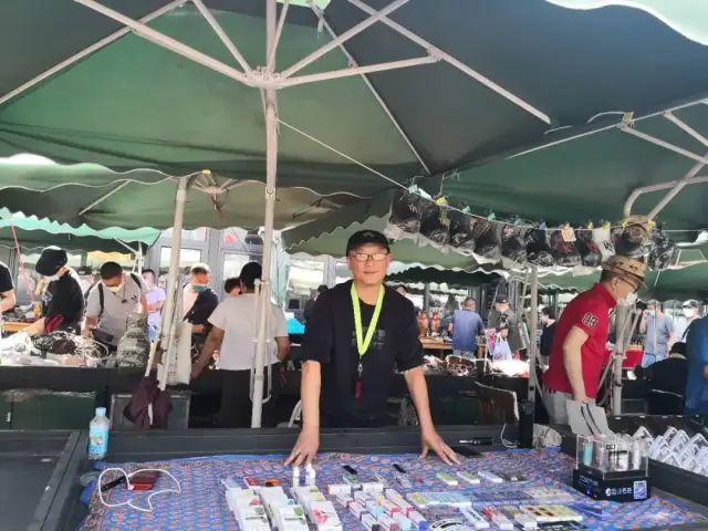 画家赚钱么_画家赚的钱多不多_职业画家靠什么赚钱