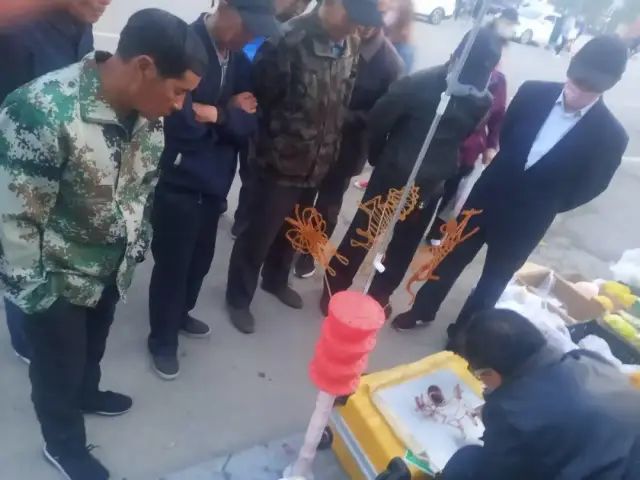 职业画家靠什么赚钱_画家赚的钱多不多_画家赚钱么