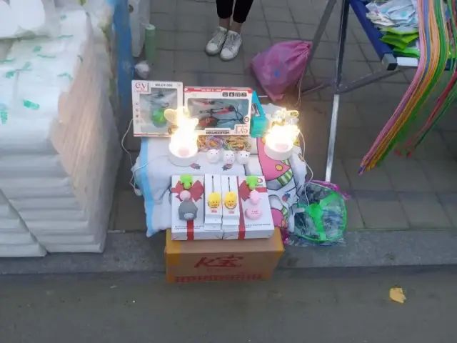 画家赚钱么_画家赚的钱多不多_职业画家靠什么赚钱