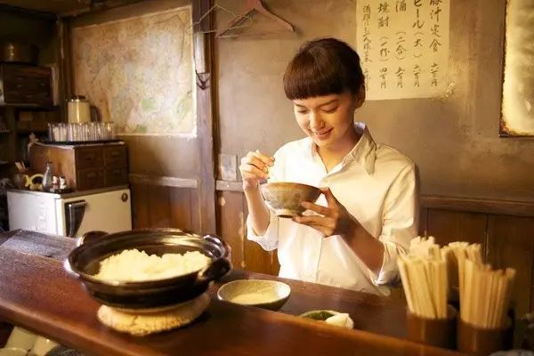 女的做什么赚钱_女性赚钱的十大职业_女人赚钱的工作有哪些