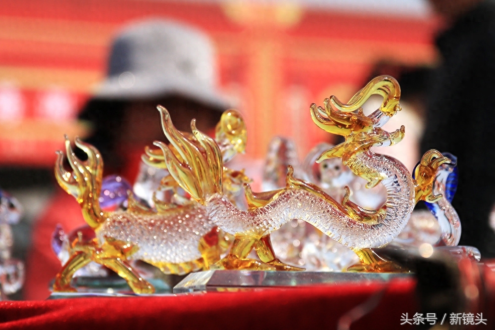 图片[8]-废玻璃制作什么最赚钱-玩火也能赚钱？牛人大哥把玻璃烧出新名堂-优创圈