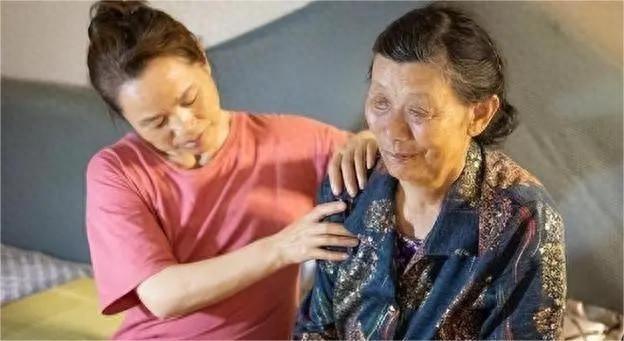 女人现在做什么赚钱-50多岁的女人做什么最赚钱？除了月嫂，说来听听-优创圈