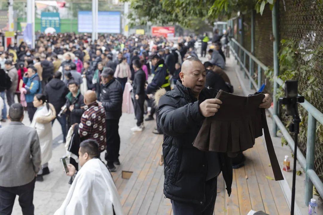 网上卖什么赚钱快_网上卖惨赚钱_网上卖钱的违法吗