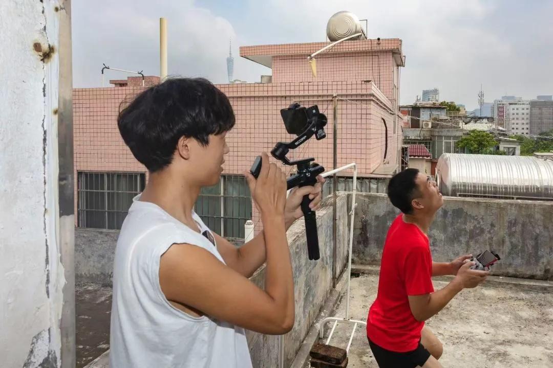 网上卖什么赚钱快_网上卖钱的违法吗_网上卖惨赚钱