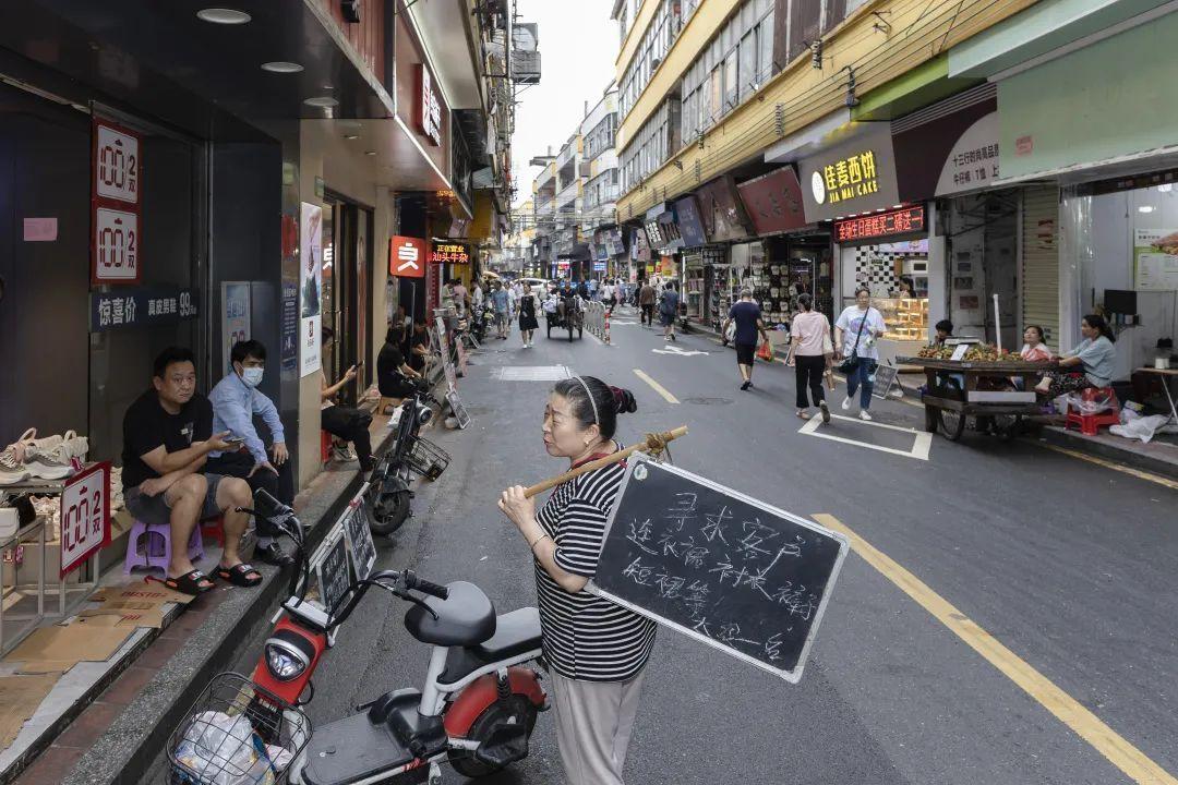网上卖什么赚钱快_网上卖惨赚钱_网上卖钱的违法吗