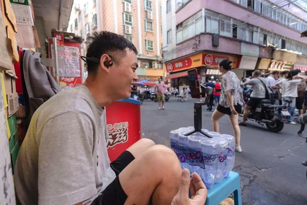 网上卖钱的违法吗_网上卖什么赚钱快_网上卖惨赚钱