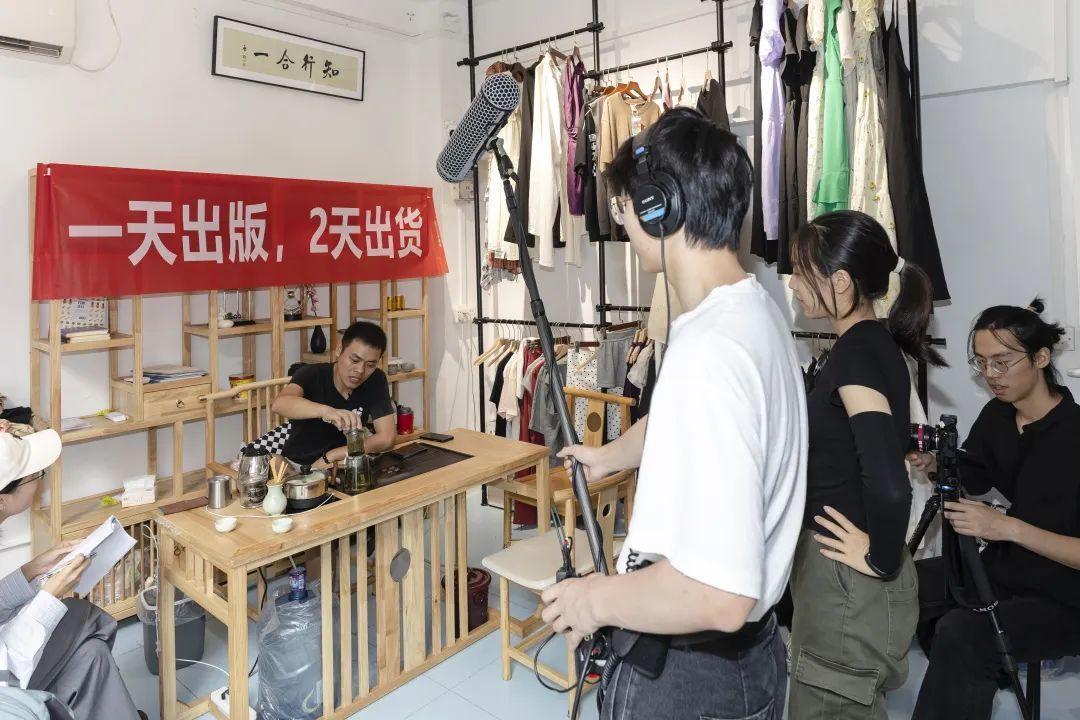 网上卖钱的违法吗_网上卖什么赚钱快_网上卖惨赚钱
