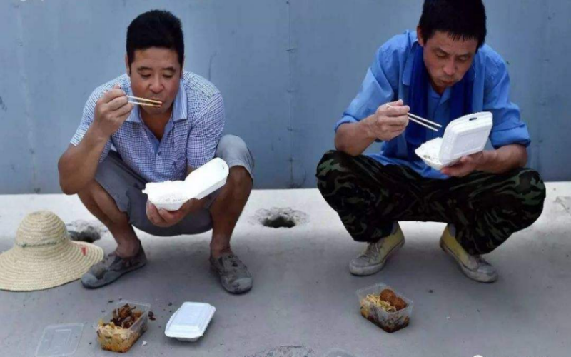 上班赚钱男人做什么_男人不上班做什么赚钱_男人打工去挣钱