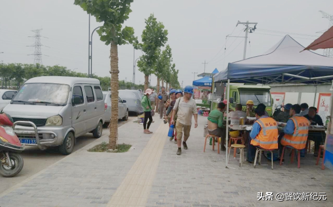 工地上卖什么饭最赚钱-工地上的日常伙食菜品，00后表示吃不下，但70后却吃得很香-优创圈