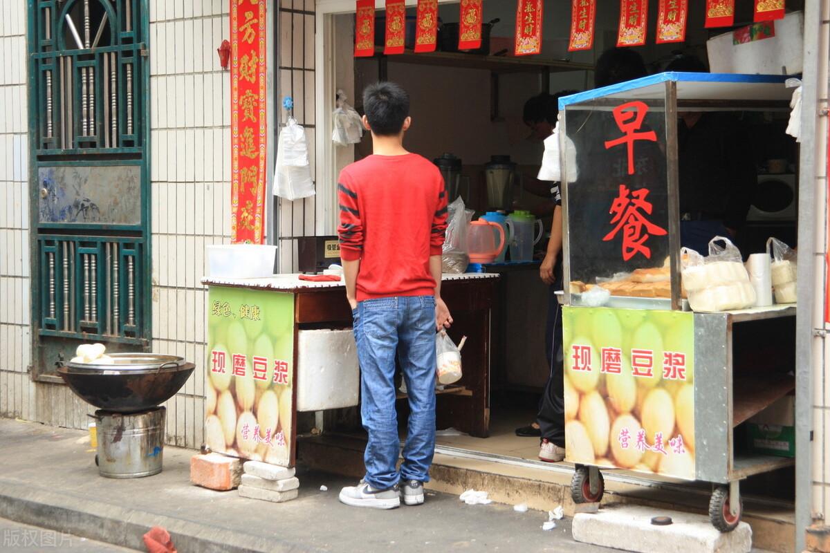 开家什么店赚钱 武汉老板开早餐店，利用“一块招牌”，年赚130万，赚钱模式给你-侠客笔记