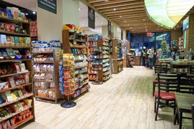 小城市开个什么店赚钱-在乡镇开零食店赚钱吗？我罗列6点，你一定会改变决定-优创圈