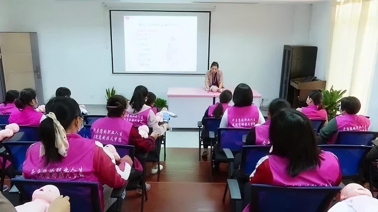 手把手教你开一家赚钱的小店_开个什么样的店最赚钱_挣钱开店