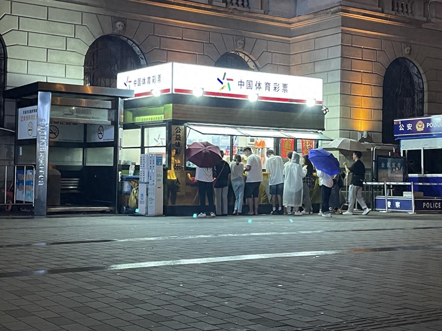 商场里开什么店最赚钱_在商场开店大概投资多少钱_商场开什么赚钱